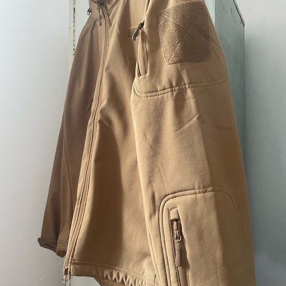 TACTICAL SOFTSHELL JACKET TAN brand new - Picture 3 of 4